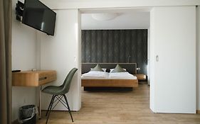 Feelfalt Cafe & Hotel